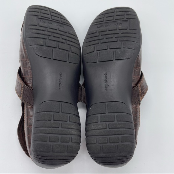 Easy Street, Strap On Shoes Wide Width. Size 9.5WW. Excellent condition! - Picture 7 of 9